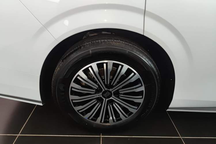 Used BYD Xia 2026 DM-i 1.5T 218KM Transcendence Edition Right Rear Wheel Hub