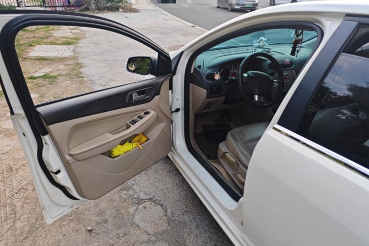 Used Ford Focus 2013 Hatchback Classic 1.8L Automatic Fashion Edition