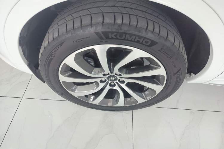 Used Land Rover Discovery Sport 2024 Performance Tech Edition Left Front Wheel Hub