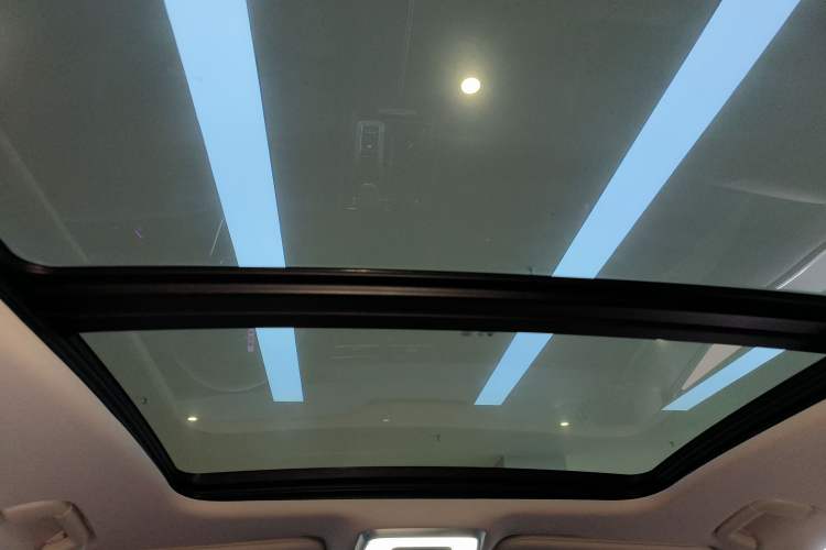 Used Hongqi H5 2025 2.0T Automatic Flag Edition – 500 000 Units Commemorative Version
