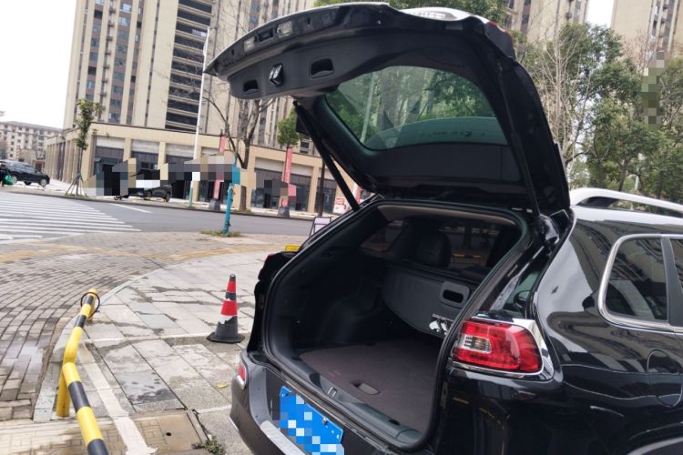 Used Jeep Cherokee 2020 2.0L Two-Wheel Drive Classic Sports Edition
