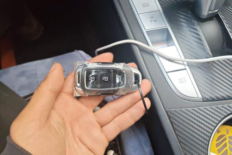 Used Hyundai Elantra 2022 1.5L CVT LUX Prestige Edition Vehicle Key