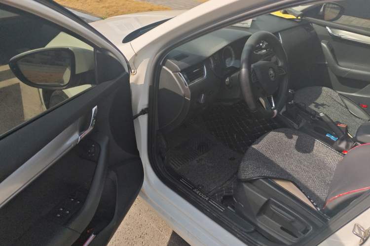 Used Skoda Octavia 2019 1.5L Automatic Smart Drive Luxury Edition China VI Standard
