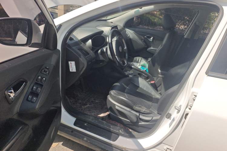 Used Hyundai ix35 2015 2.0L Automatic 2WD Smart Type China IV