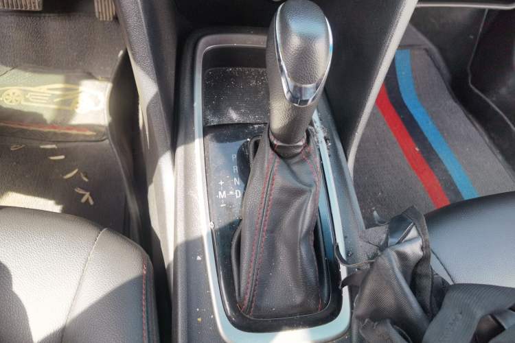 Used Chevrolet Monza 2020 Light Hybrid Redline 320T Dual-Clutch Joyful Edition Gear Lever