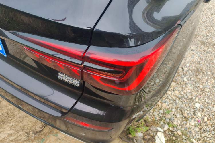 Used Roewe RX5 2020 PLUS 300TGI Automatic Ali National Trend Flagship Edition Right Rear Taillight