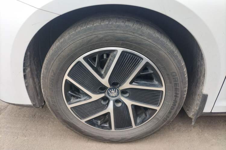 Used BYD Qin L 2024 DM-i 120KM Beyond Model Left Front Wheel Hub