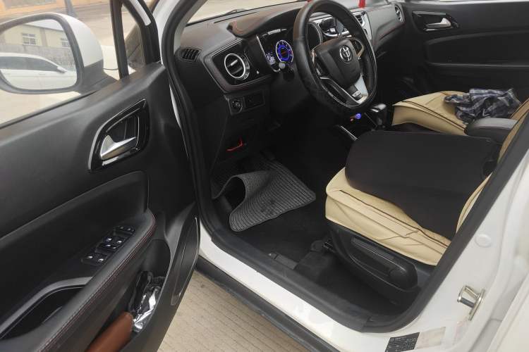 Used Brilliance V3 2016 1.5L Automatic Elite Model Driver Seat