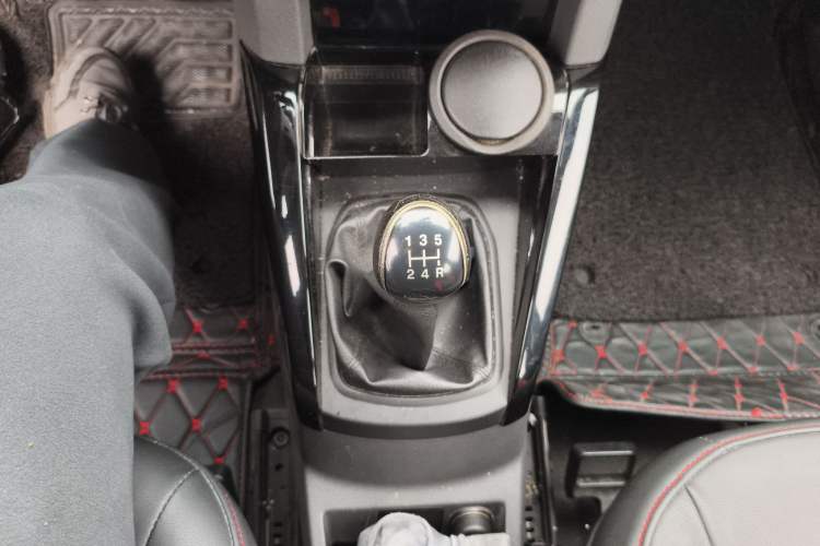 Used Ford EcoSport 2013 1.5L Manual Fashion Model Gear Lever