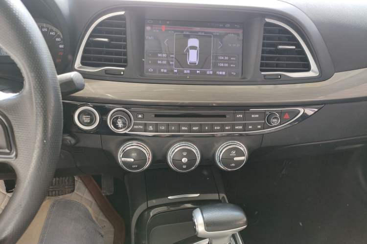 Used GAC Trumpchi GA6 2016 235T DCT Elite Edition Audio And AC Panel