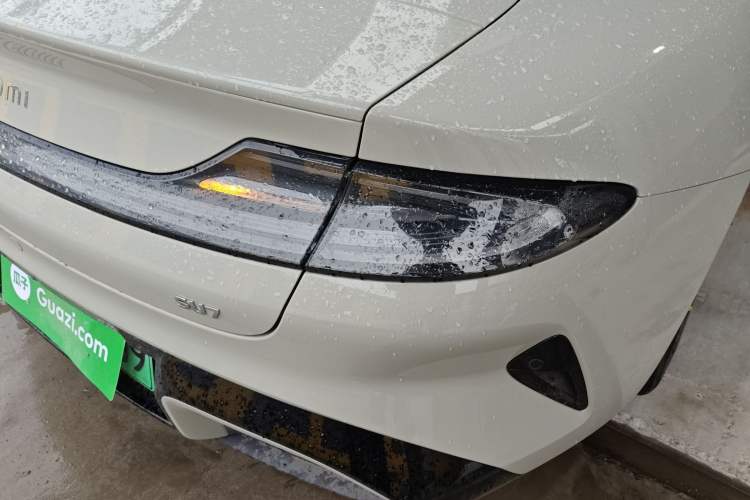 Used Xiaomi Auto SU7 2024 Rear-Drive Ultra-Long Range Advanced Pro-Level Intelligent Driving Version Right Rear Taillight