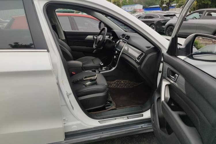 Used Haval H2 2018 Red-Label 1.5T Dual-Clutch Two-Wheel-Drive Luxury Model