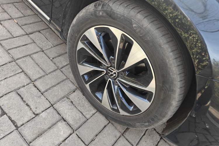 Used Volkswagen Magotan 2015 1.8TSI Luxury Model Right Front Wheel Hub