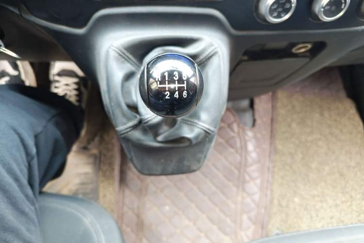 Used JMC Fushun 2022 2.0T Manual Multi-Function Passenger Vehicle Short Wheelbase Mid-Height Roof 6-Seater
