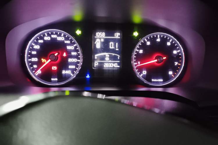 Used Roewe i6 2017 20T Automatic Flagship Edition Odometer Close Up