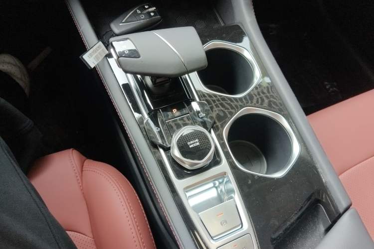 Used CHANGAN Eado 2025 PLUS 1.4T Dual-Clutch High-Energy Version Gear Lever