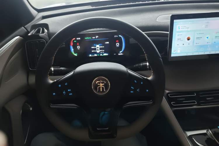 Used BYD Song Pro New Energy 2024 HONOR Edition DM-i 71KM Navigation Model
