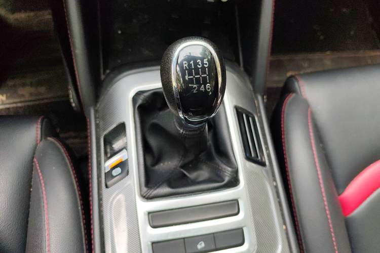 Used CHANGAN CS55 2018 1.5T Manual Colorful Model China V Standard
