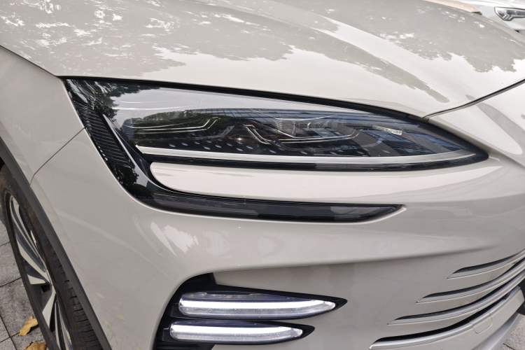 Used BYD Song PLUS New Energy 2023 Champion Edition DM-i 150KM Flagship PLUS Right Front Headlight