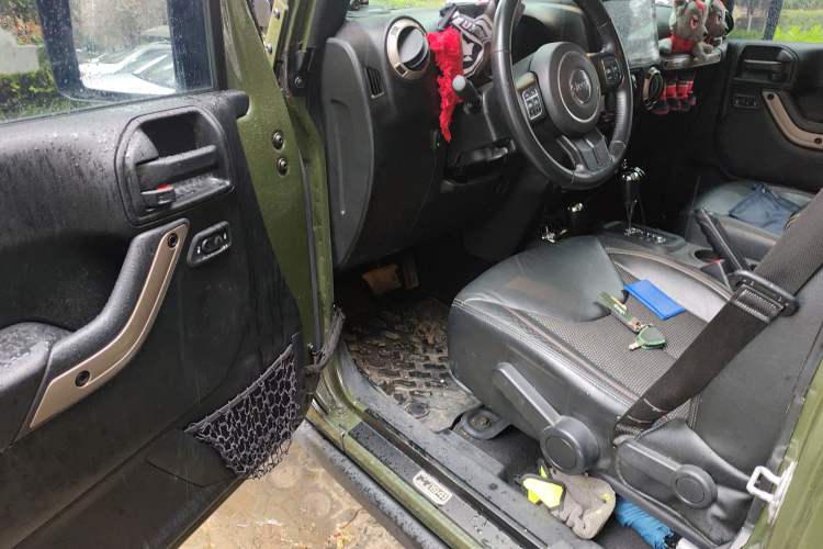 Used Jeep Wrangler 2016 3.0L Sahara 75th Anniversary Edition Driver Seat