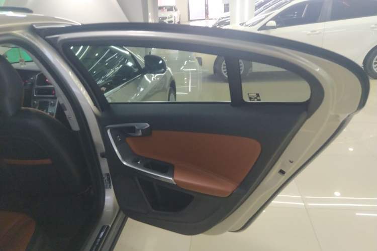 Used Volvo S60 2017 S60L T4 Smart Range Edition
