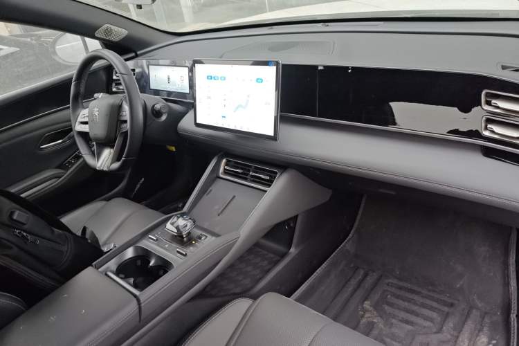 Used BYD Qin L 2024 DM-i 120KM Beyond Model Center Console