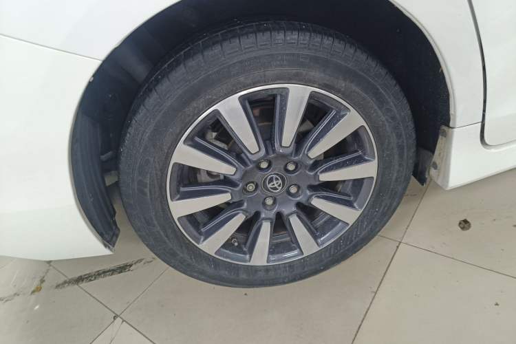 Used Toyota SIENNA 2018 3.5L Two-Wheel Drive SE U.S. Specification