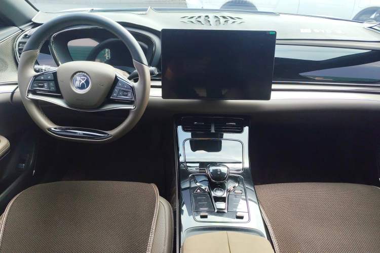 Used BYD Han 2023 EV Champion Edition 506KM Front-Wheel-Drive Premium Model Center Console