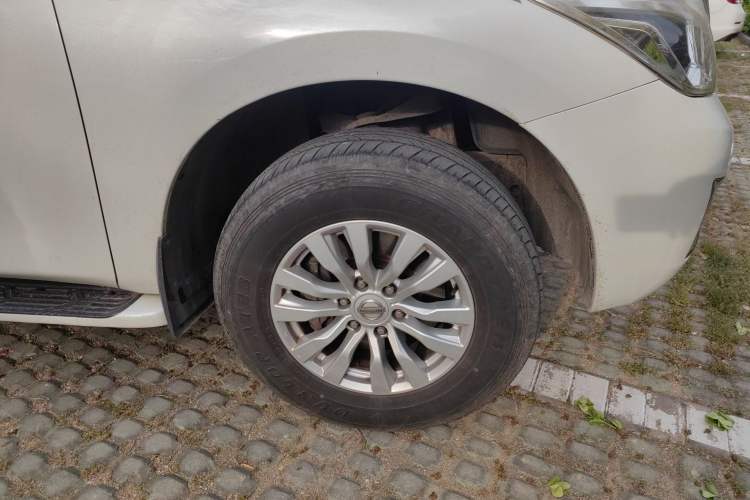 Used Nissan Patrol  Right Front Wheel Hub