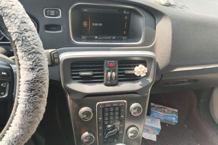 Used Volvo V40 2013 2.0T Zhiya Edition