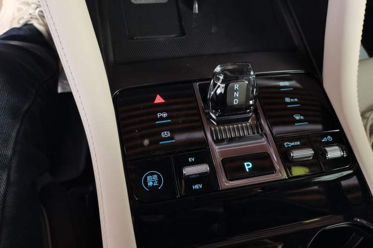 Used BYD Song PLUS New Energy 2025 DM-i Smart Drive 112KM Prestige Model Gear Lever