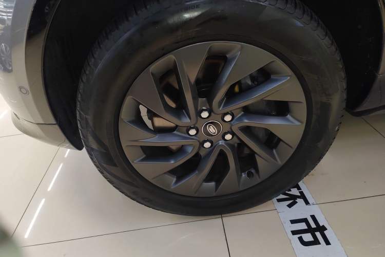 Used Land Rover Discovery 2023 Revised Version 360 PS R-Dynamic S