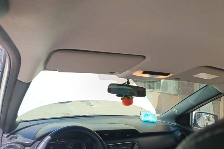 Used Nissan Kicks 2019 1.5L CVT Smart Connect Luxury Edition Headliner