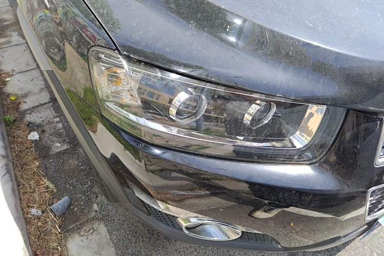 Used Chevrolet Captiva 2012 2.4L 4x4 Flagship Edition 7 Seats Right Front Headlight