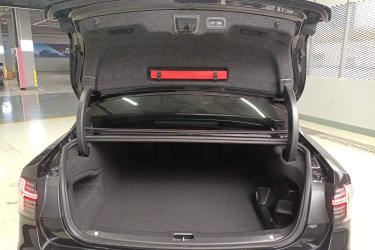 Used Volvo S90 New Energy 2026 Plug-in Hybrid Four-Wheel Drive Long-Range Luxury Smart Edition
