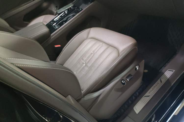 Used Volkswagen Viloran 2022 380TSI Luxury Edition Right Front Seat