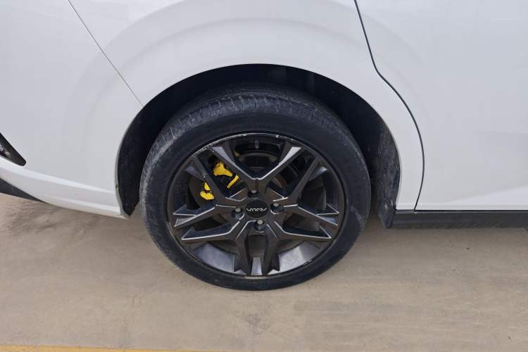 Used Dongfeng Aeolus Yixuan 2023 Mach Edition 1.5T Automatic Pursuit Rider Version Right Rear Wheel Hub