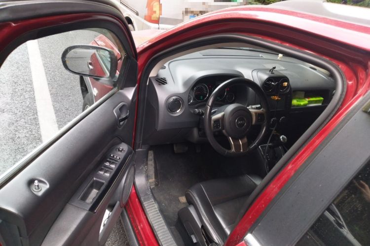 Used Jeep Compass 2012 2.4L four-wheel drive luxury version
