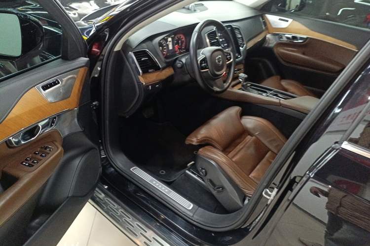 Used Volvo XC90 2018 T6 Prestige 7-Seater Driver Seat