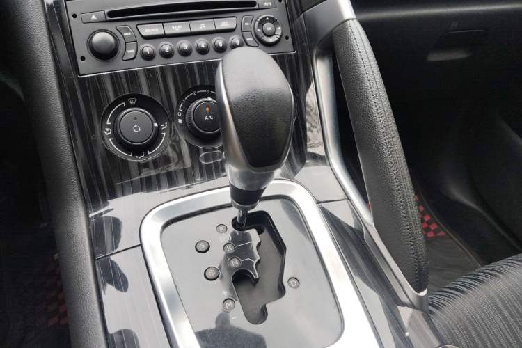 Used Peugeot 3008 2015 2.0L Automatic Classic Edition Gear Lever