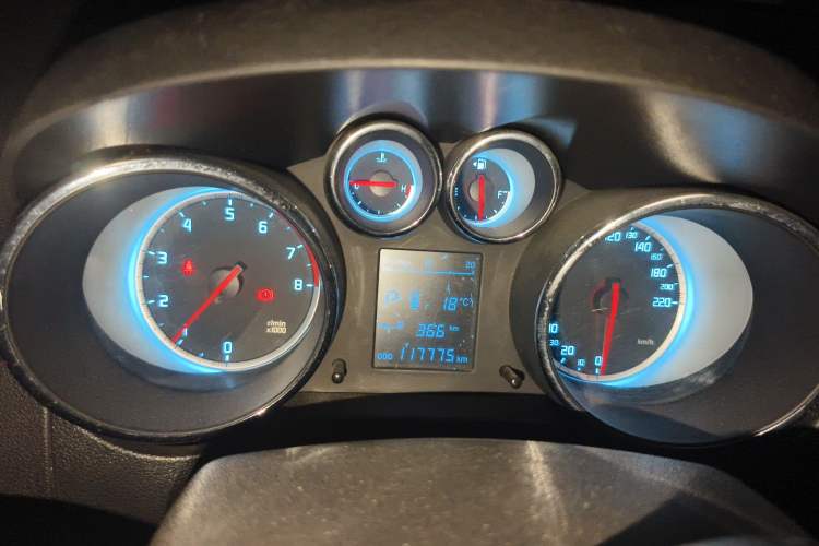 Used CHANGAN CS35 2012 1.6L Automatic Luxury Version China IV Standard