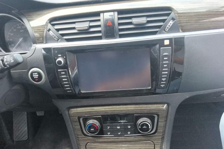 Used Zotye T600 2017 1.5T Manual Luxury New Year Edition Audio And AC Panel