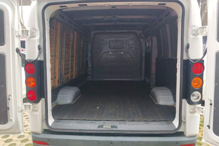 Used Farizon Xingxiang V 2023 V6E Zhonghang Lithium Battery 38.64kWh Value Edition Trunk