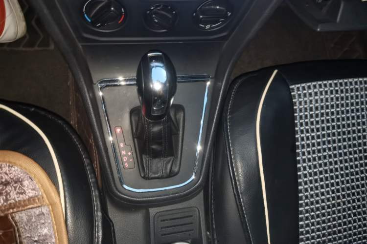 Used Volkswagen Bora 2016 1.6L Automatic Fashion Model