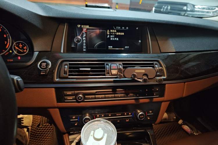 Used BMW 5 Series 2014 528Li Leading Model
