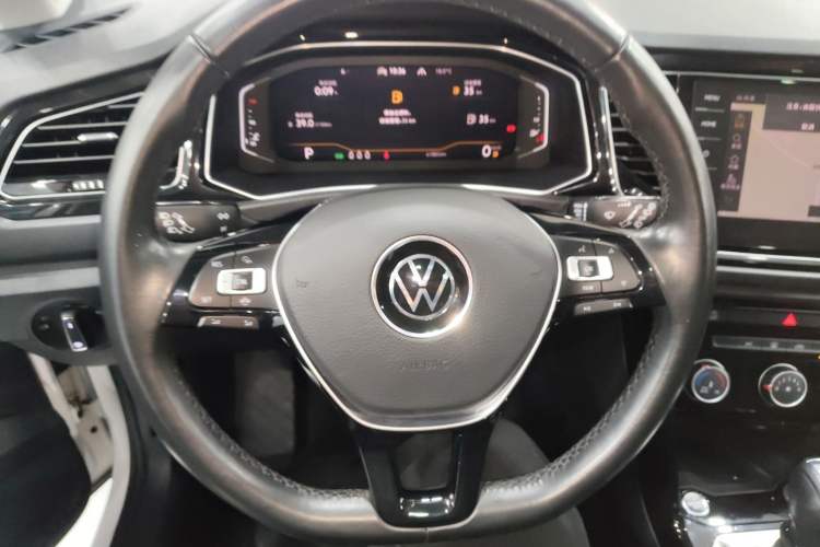 Used Volkswagen T-ROC 2021 280TSI DSG Two-Wheel Drive Comfort Connect Edition Steering Wheel