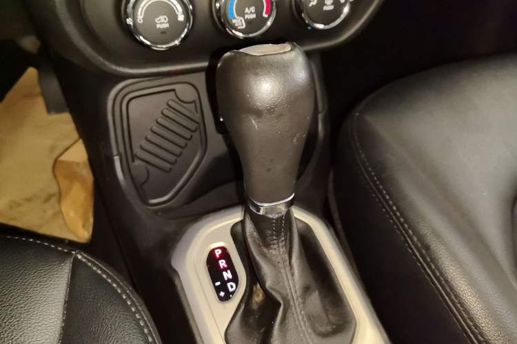 Used Jeep Renegade 2016 1.4T Automatic Jingneng Edition Gear Lever