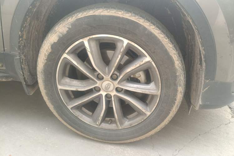 Used Geely Auto Emgrand X7 Sport 2018 1.8TD Automatic Two-Wheel Drive Smart Connect 4G Internet Edition Right Front Wheel Hub