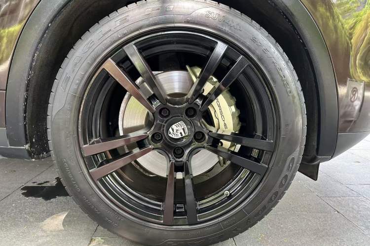 Used Porsche Cayenne 2013 3.6L automatic transmission U.S. specification Left Front Wheel Hub