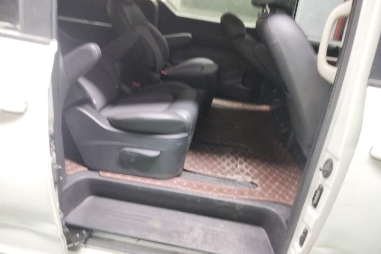 Used SAIC MAXUS G10 2016 2.0T Automatic Elite Edition Left Rear Seat